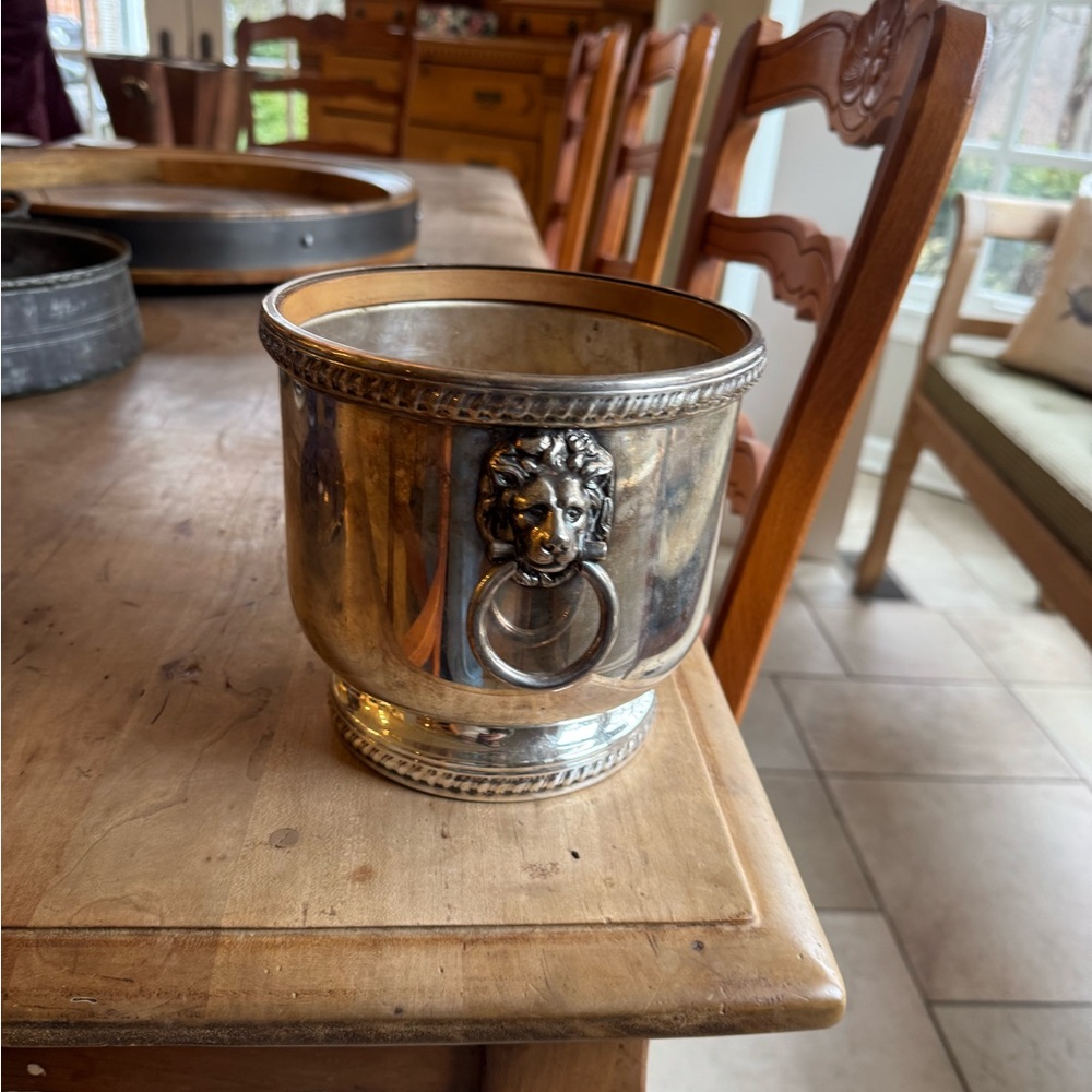 Silver plated Lion Head Ice Bucket planter vase - Picture 6 of 9